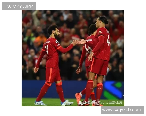 利物浦与曼联再度交锋宿敌对决引发球迷热议与期待